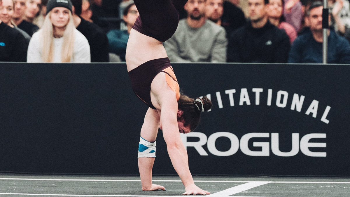 Una insólita carrera de parada de manos en un torneo de CrossFit se viralizó
