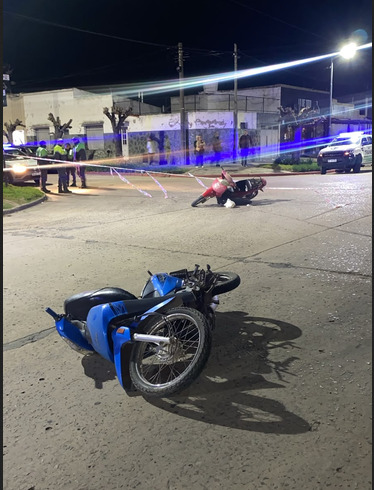 Choque entre dos motos en Colón y Av. Bernardo de Irigoyen