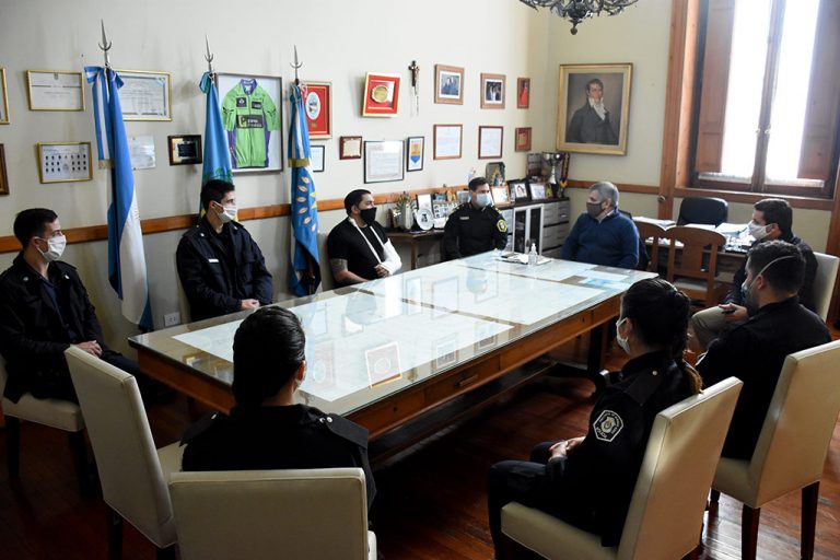 El intendente Guillermo Britos reconoció a los policías heridos “por el profesionalismo con el que a