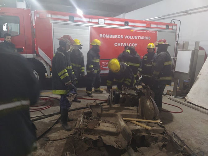 Incendio generalizado en la habitación de una casa, su moradora tuvo que ser internada