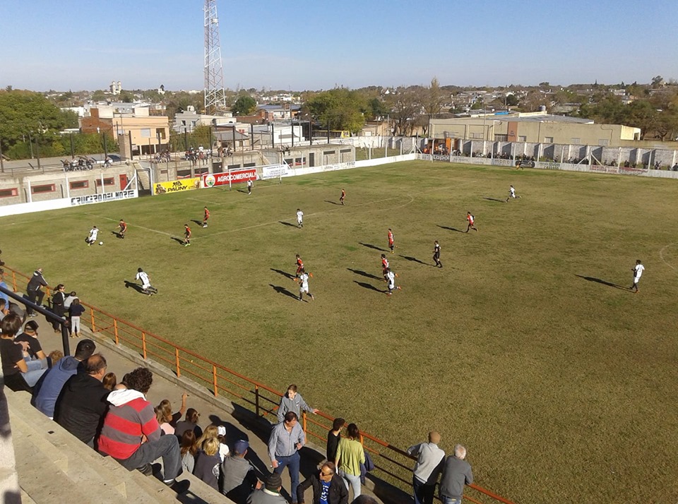 Fútbol
Independiente y Once Tigres primeros; clasificaron: Gimnasia, Moquehuá, San Lorenzo y Huracán