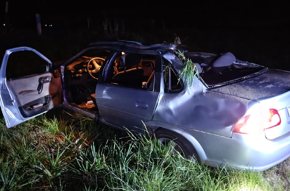 Rojas y Junín: auto despistó y volcó en la ruta pero sus tres ocupantes resultaron ilesos