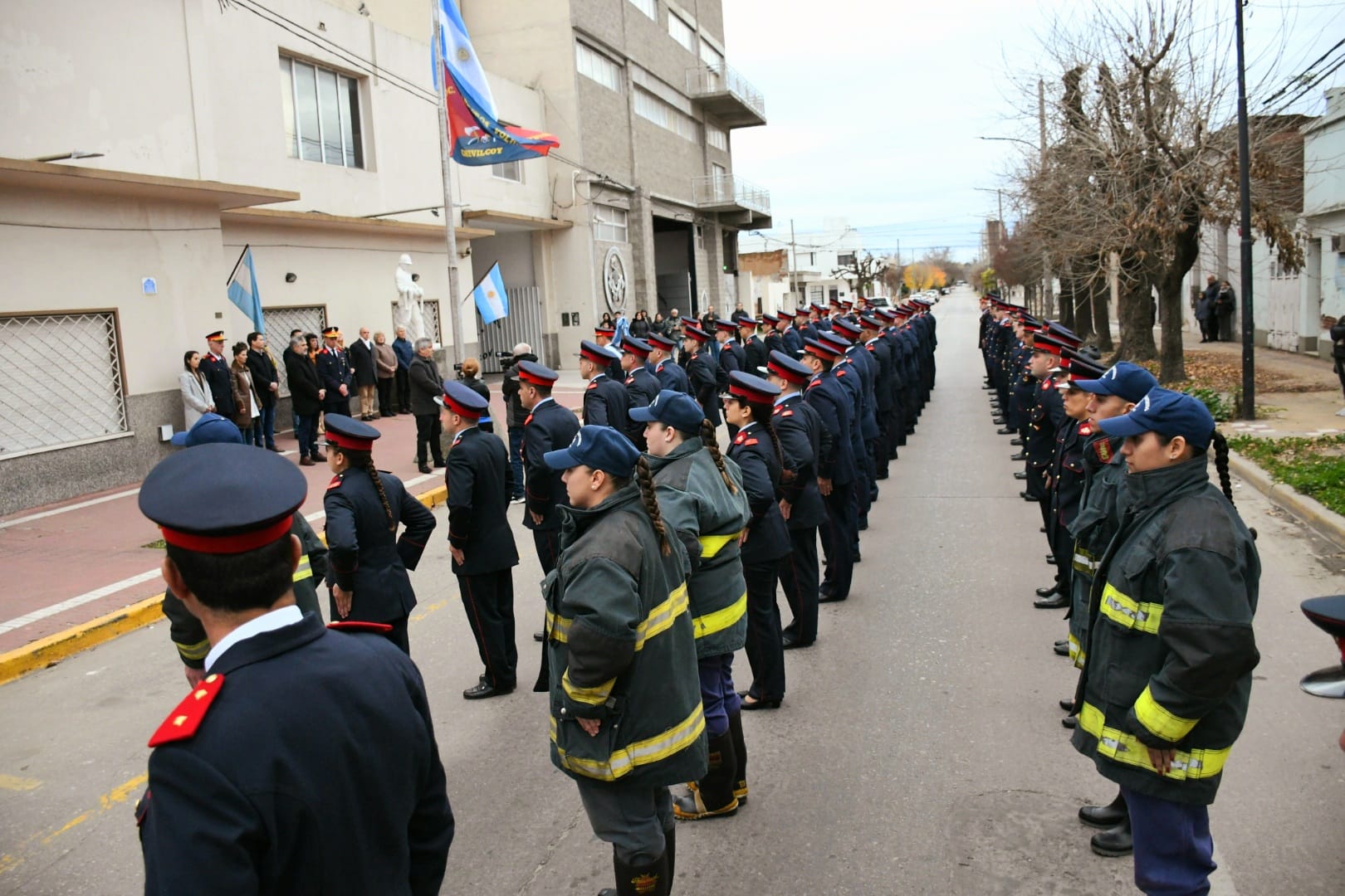 Toma de juramento a los nuevos integrantes del cuerpo activo, bendición de la unidad 35, reconocimientos y desfile por la ciudad.