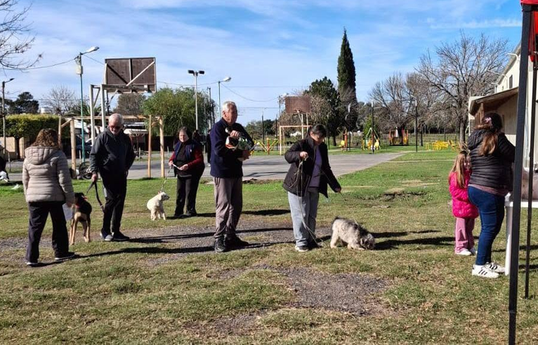CAZMA continúa con la campaña de vacunación antirrábica gratuita en los barrios