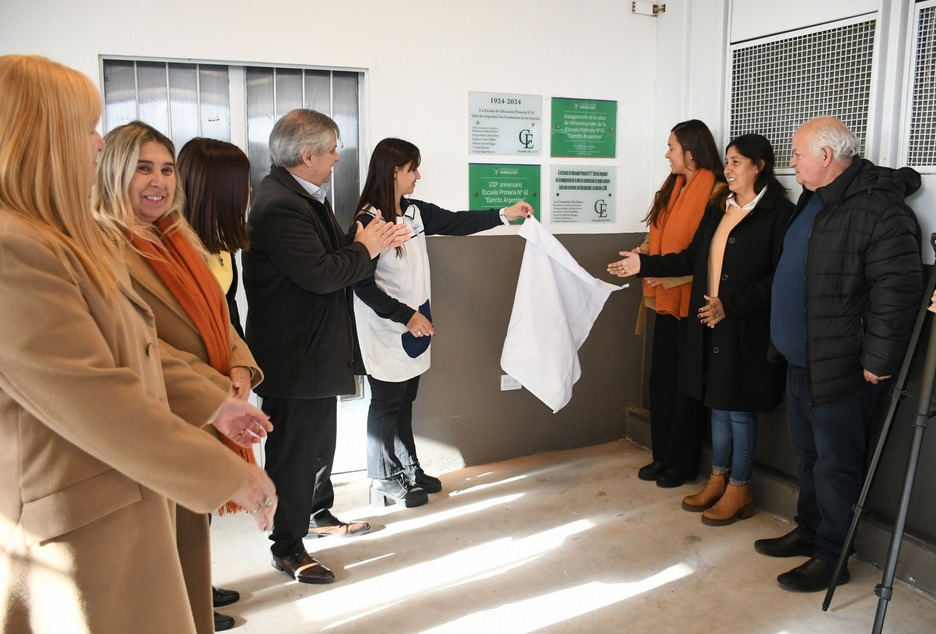 “La obra pública en educación no se detiene”, exclamó el intendente Guillermo Britos en la inauguración de las obras de refacción y remodelación.
