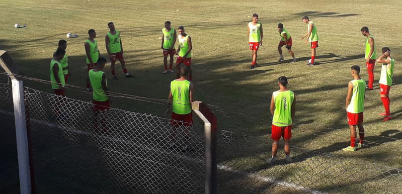 Fútbol
El lunes 7 de septiembre podrán comenzar los entrenamientos los 98 equipos del Torneo Regiona