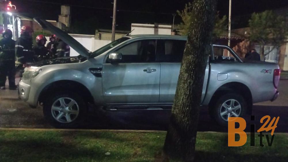 Bragado: una camioneta se prendió fuego por una falla eléctrica en la calle Italia