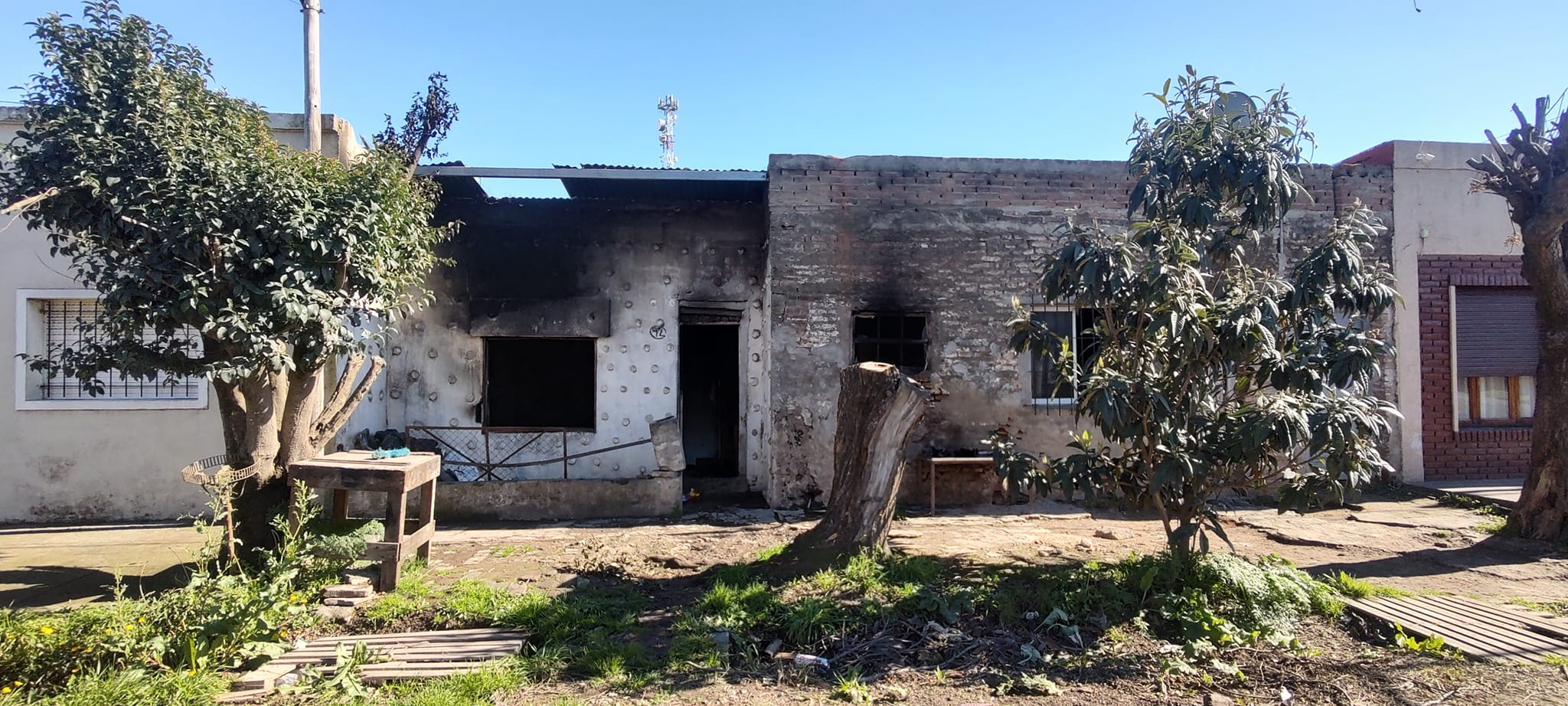 Solicitan colaboración para una familia que perdió todo a raíz de un incendio.