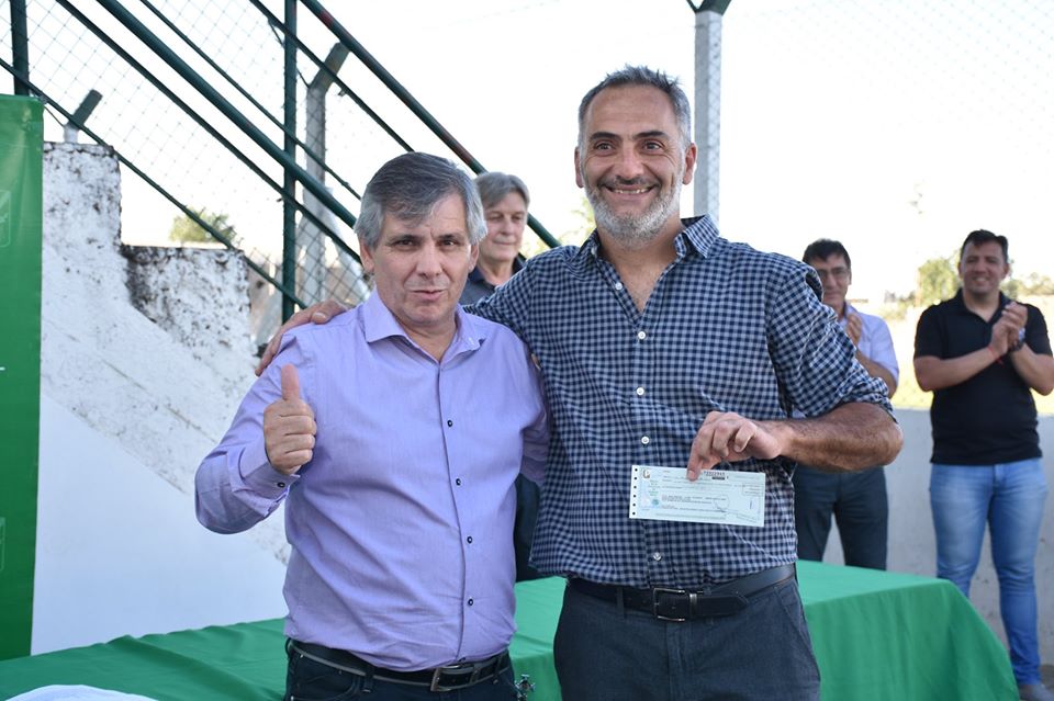 Fondo Deportivo
Entrega de los cheques correspondientes a noviembre por un total de $935.000