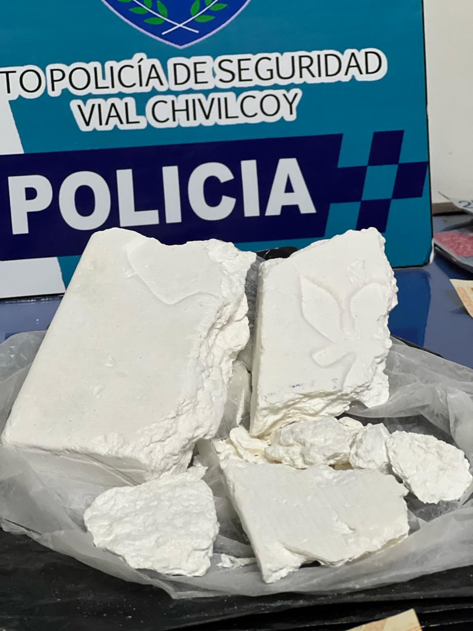 En el transcurso del mes de marzo impidieron que ingresen a Chivilcoy con varios ladrillos y medio kilo de cocaína de máxima pureza y con dos ladrillos compactos de marihuana.