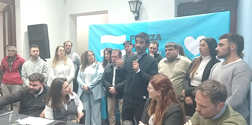 “Hay que confiar en ésta lista, no tengo dudas que tanto Constanza como Gabriel y el resto de sus integrantes, van a poner la política a disposición del pueblo, es lo que hace falta en la ciudad”
