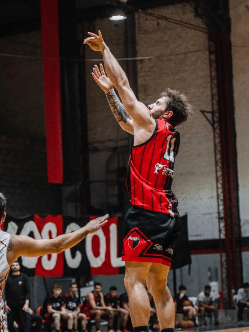 De Pietro asegura que Colón está para pelear de igual a igual con cualquiera en el Provincial