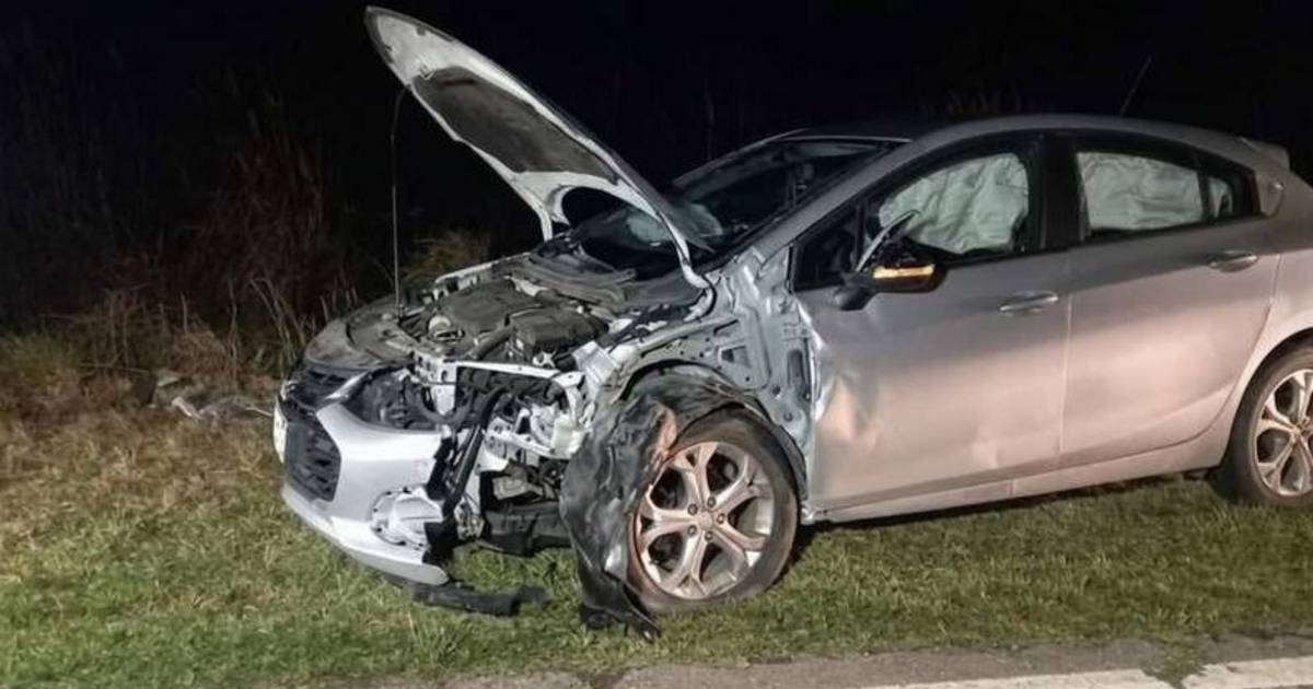 Bragado: una rueda de camión destrozó un auto en la Ruta 46 y milagrosamente no hubo heridos