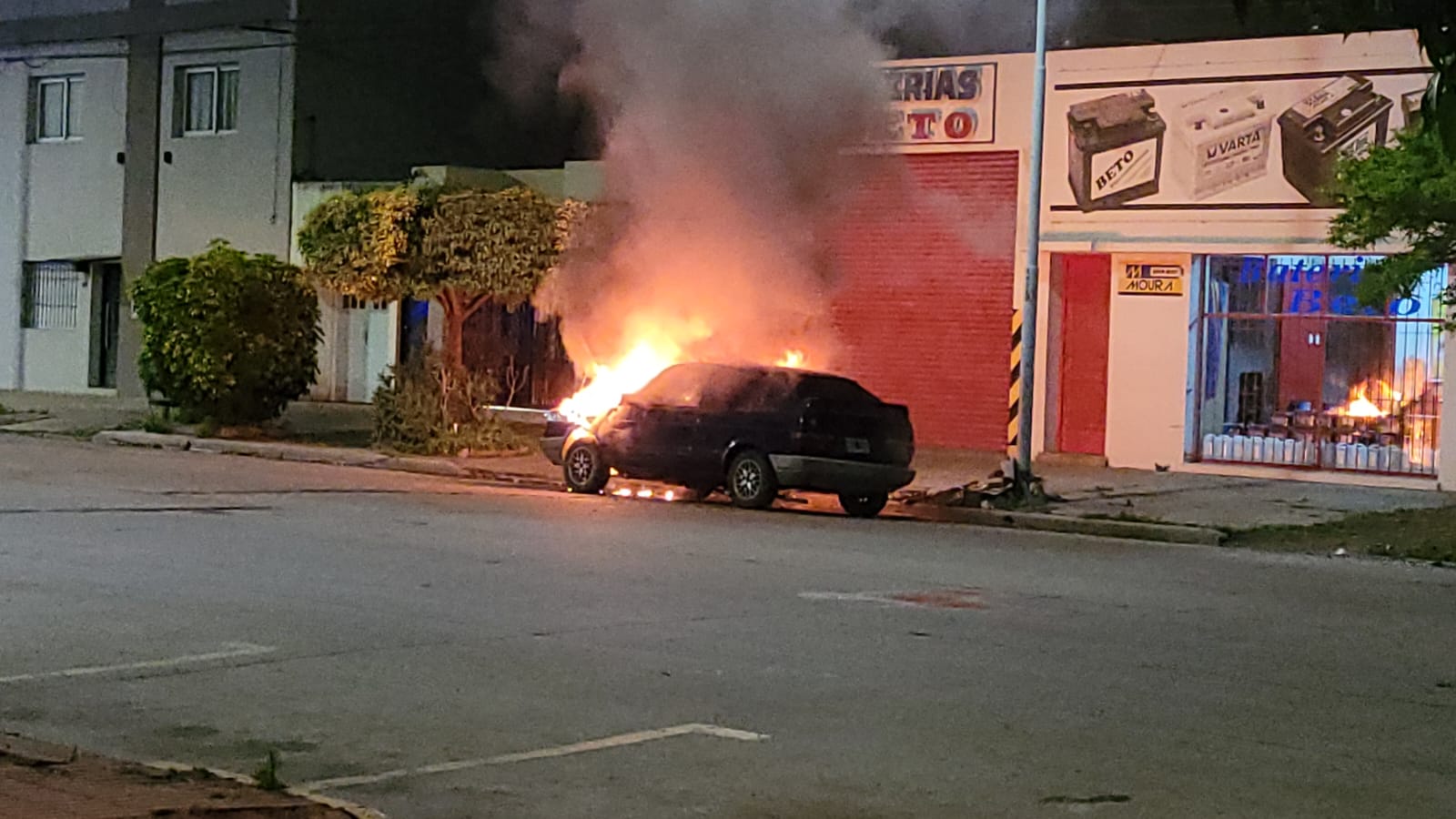 Continúan los incendios de automóviles con pérdidas totales en la ciudad