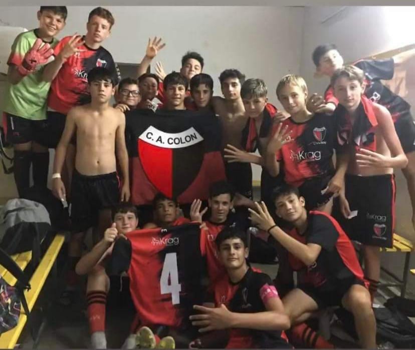 Colón dejó en el camino a Defensores de Salto en Sub 13 y enfrentará a Gimnasia en semifinales