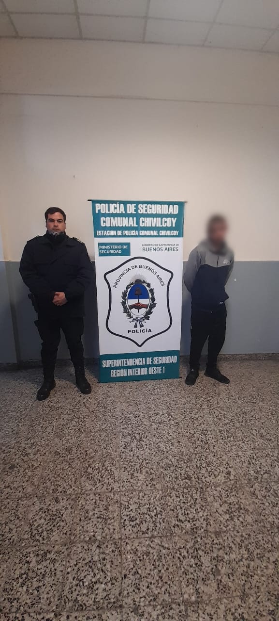 Detuvieron a una persona que tenía varios elementos de bronce en su poder