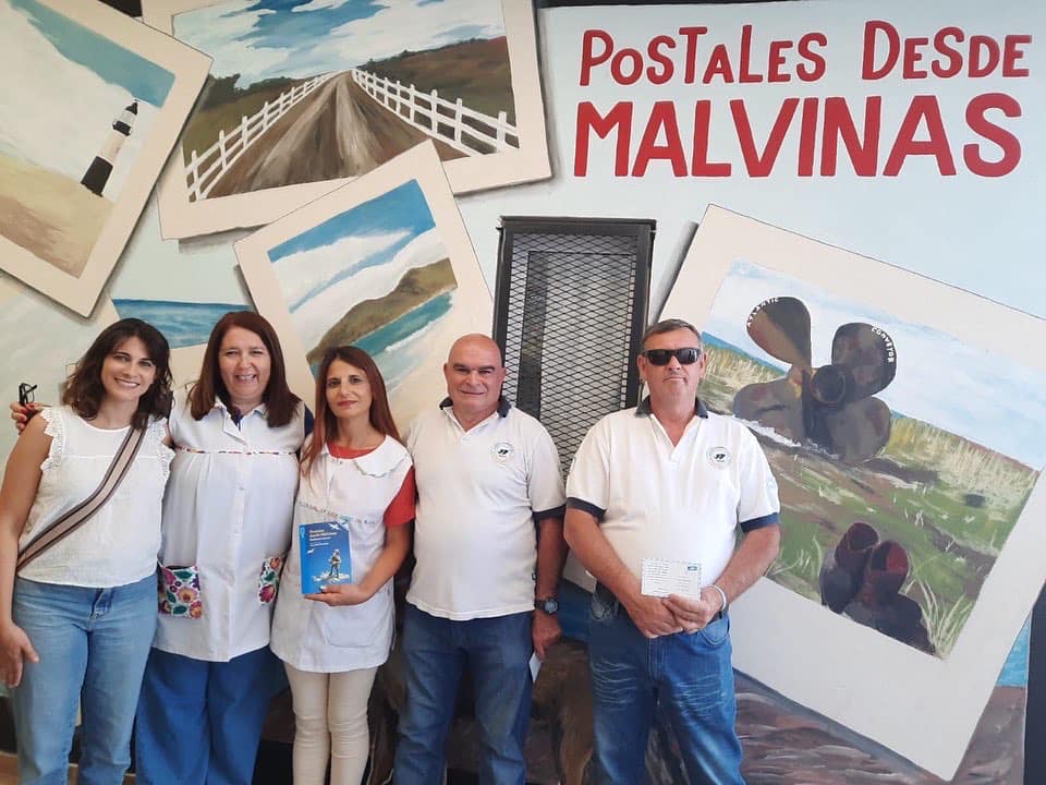 Una hermosa obra inmortalizada en la biblioteca de la escuela