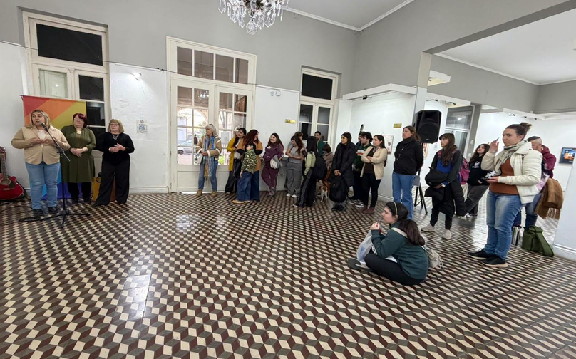 El arte y la educación se dieron cita con la inauguración de "Mi profe artista"