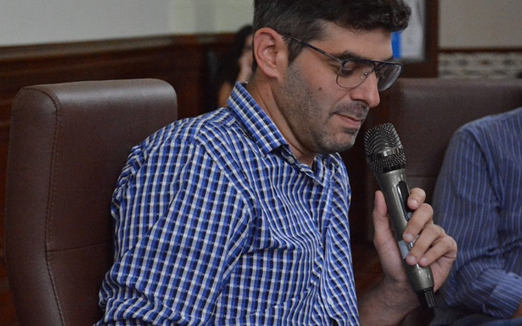 “Chivilcoy se nos va a caer encima literalmente y hoy cuando vas caminando por la calle tenés que ir mirando hacia arriba por las dudas que se te caiga una columna en la cabeza”