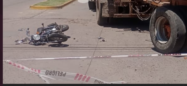 Falleció la joven motociclista involucrada en el choque con un camión de avenidas Mitre y 84