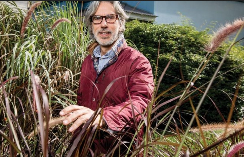 “Consideré ya había cumplido una etapa en el periodismo y empecé a desarrollar mi otra actividad que es el paisajismo y la jardinería”