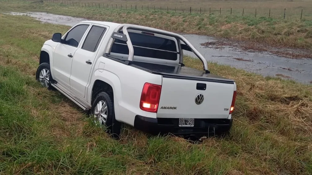 Bolívar: una camioneta despistó en la Ruta 205 y no hubo heridos