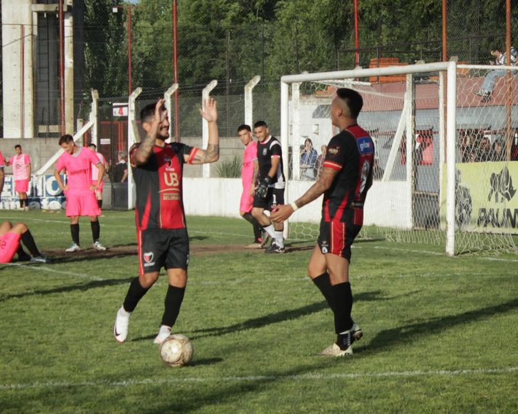 Colón consiguió su primer triunfo en casa y clasificó a los octavos de final