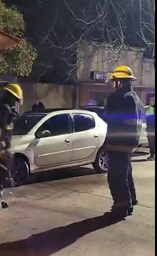 Todo hace suponer que el siniestro vehicular de este miércoles fue intencional por la nota de amenaza que dejaron en la parte trasera.