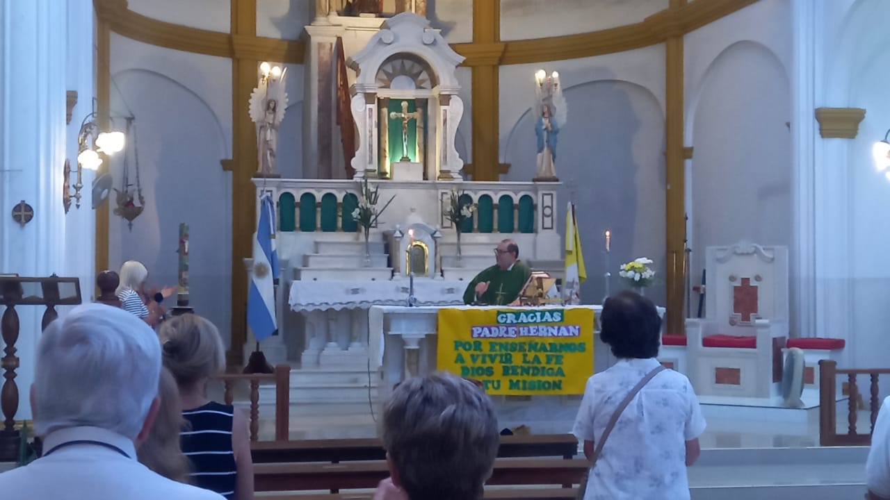 “Ya me estoy yendo para Junín, simplemente gracias por todo lo que hemos compartido y vivido tanto en la Parroquia San Pedro como en la Parroquia del Carmen, he sido muy feliz en Chivilcoy”