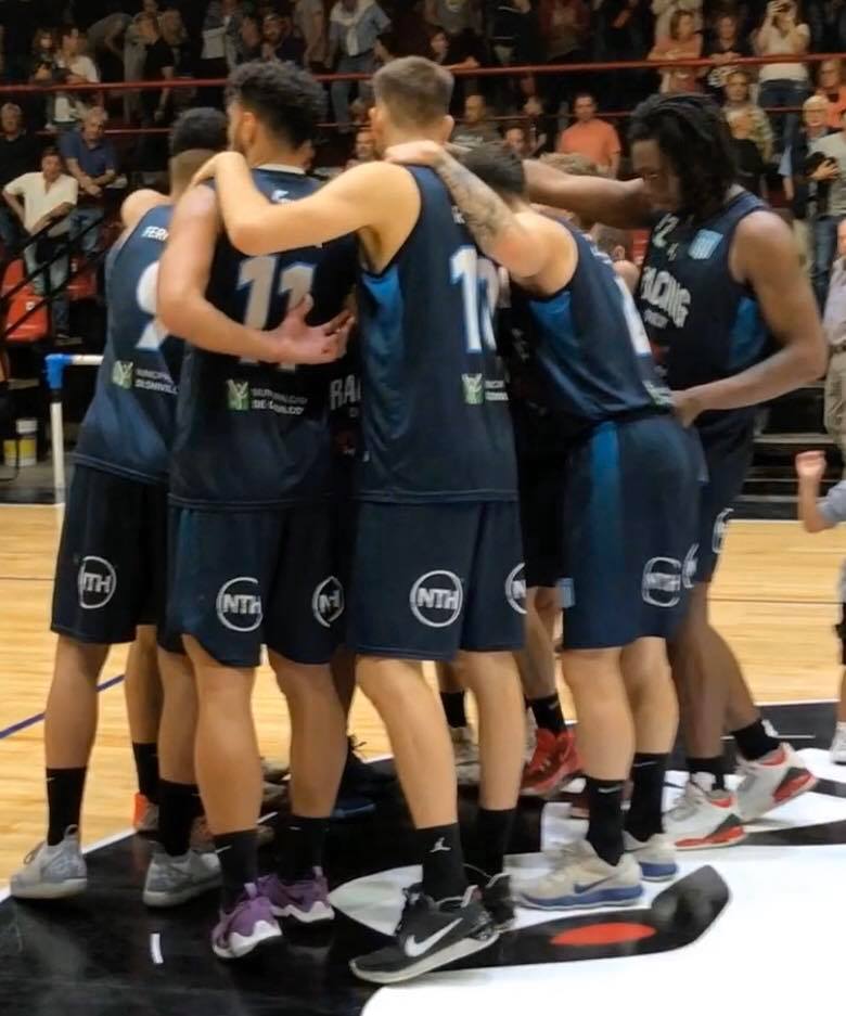 Básquet
Racing por recuperar la localía y mantenerse arriba