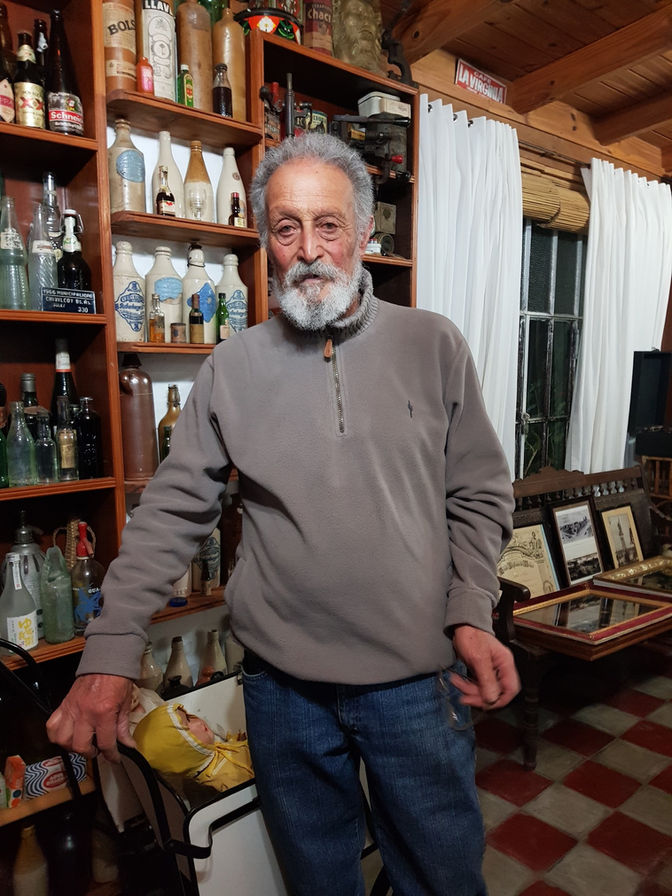 Empecé a juntar cosas como curiosidad al menos en mi caso. Arranqué con algunas postales y monedas.