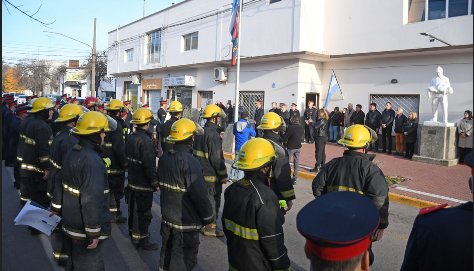 Un 2 de junio muy particular: Chivilcoy conmemoró el Día del Bombero Voluntario
