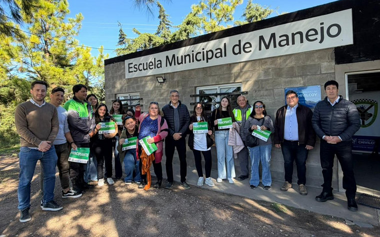 Finalización de un nuevo curso y la entrega de licencias a un grupo de vecinos que completaron su formación en conducción