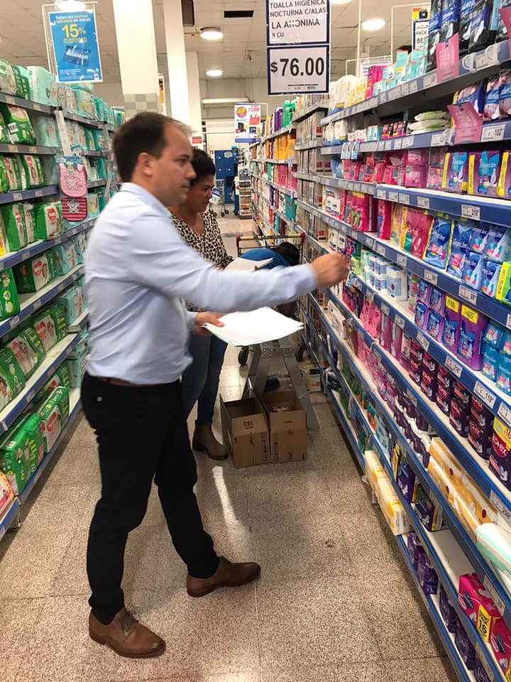 Joaquín Oteiza
“Pedimos por favor que no compren alcohol o alcohol en gel a ningún particular”