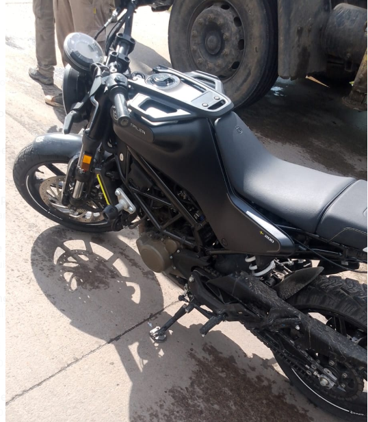 Personal policial aprehendió a un joven en una moto robada