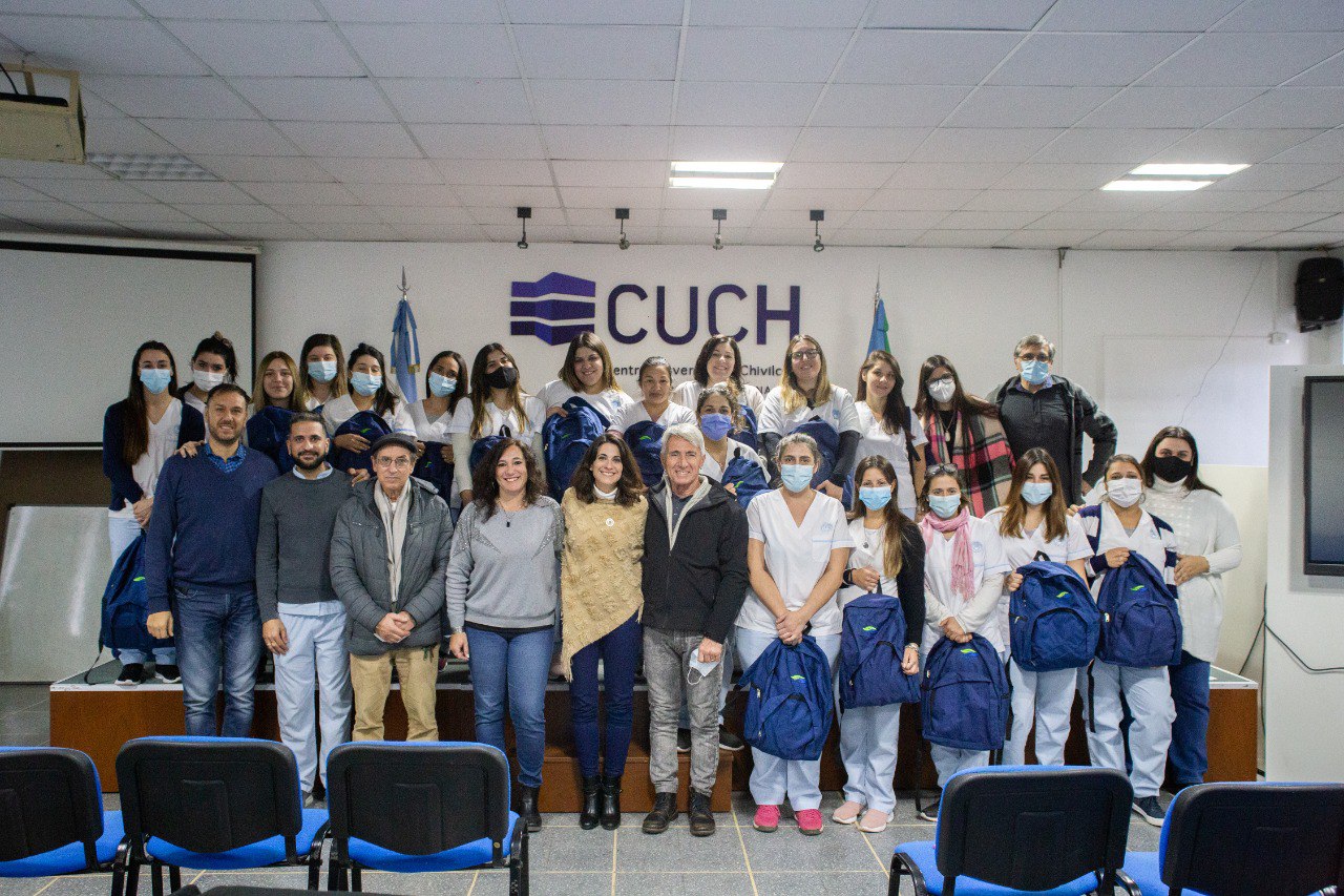 La Región Sanitaria X entregó mochilas técnicas a estudiantes de Enfermería