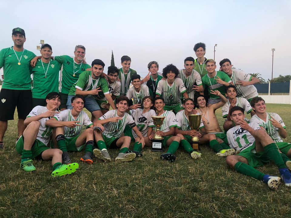 Fútbol
Gimnasia y Esgrima campeón en Cuarta y Quinta División