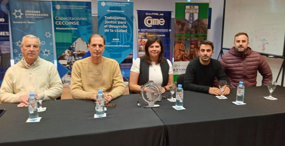 “La persona que puede ser reemplazada es la que no sepa utilizar inteligencia artificial, tendremos que adaptarnos a los nuevos procesos y los puestos laborales lógicamente se van a modificar"