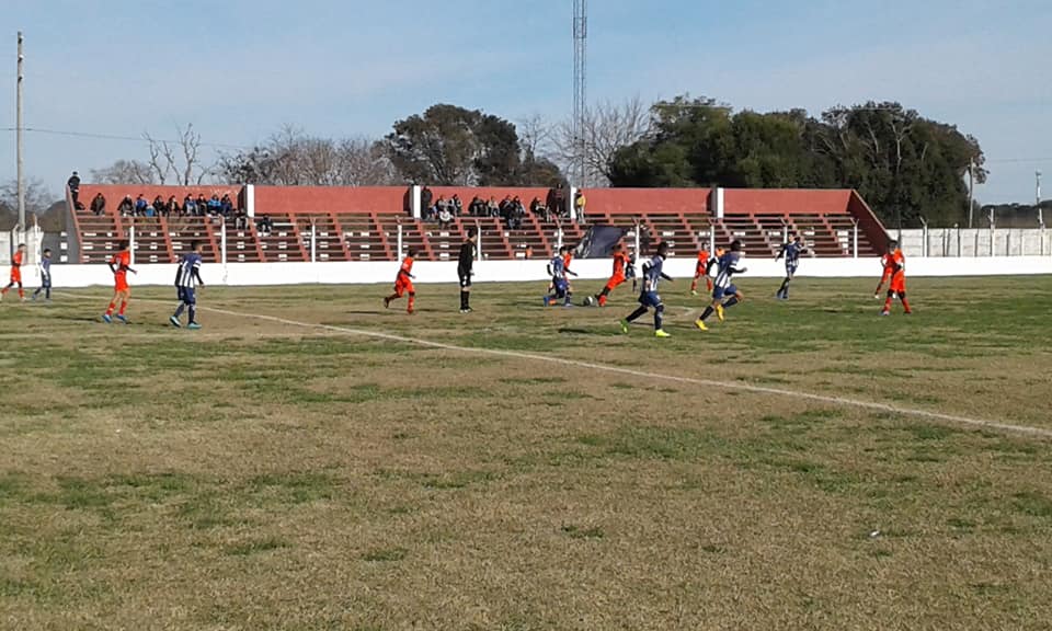 Fútbol: Independiente ni lo dejó carretear al ‘aviador’, goleó en Sub 13 y Sub 15