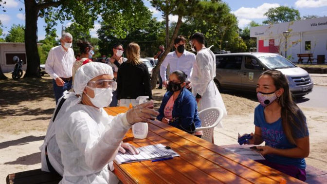 La Ómicron no da tregua en el interior y algunos municipios ya suspenden actividades