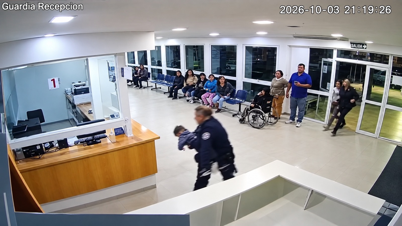Trenque Lauquen: efectivos policiales le salvaron la vida a un niño en plena crisis