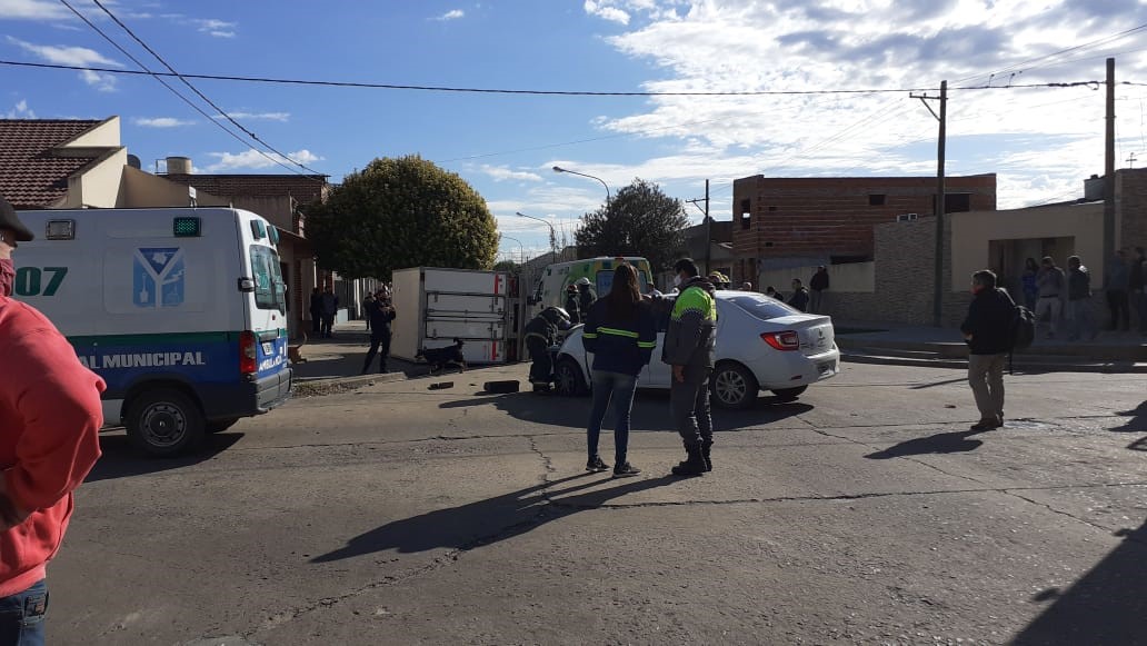 Importante choque 
Violenta colisión entre un remise y una camioneta en Paso de la Patria y Garibald