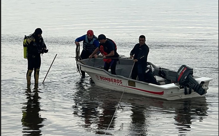 Dos personas cayeron al Río Salado: una fue rescatada y la otra es intensamente buscada.