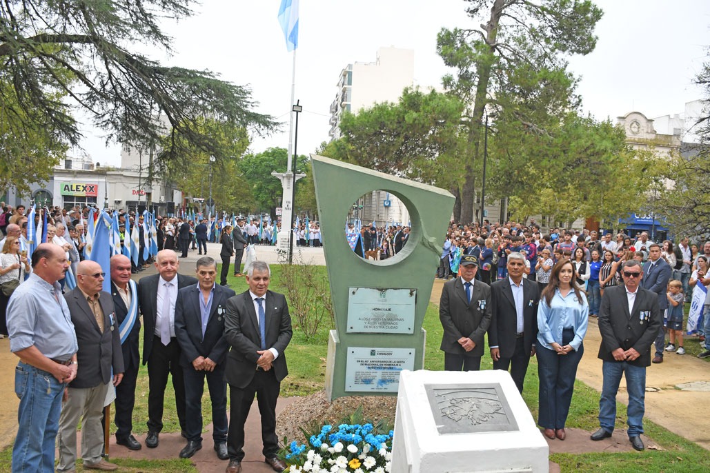 Emotivo acto por el Día del Veterano y de los Caídos en la Guerra de Malvinas