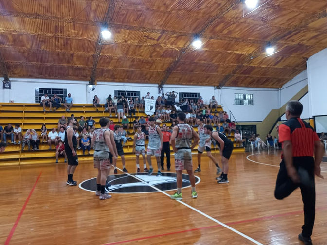 Colón y una exitosa primera defensa del título en cancha de Argentino