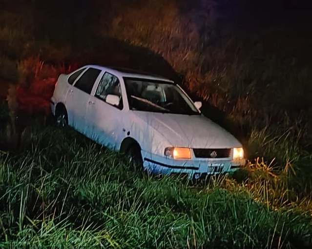 Conductor perdió el control de su automóvil y despistó en la Ruta 5