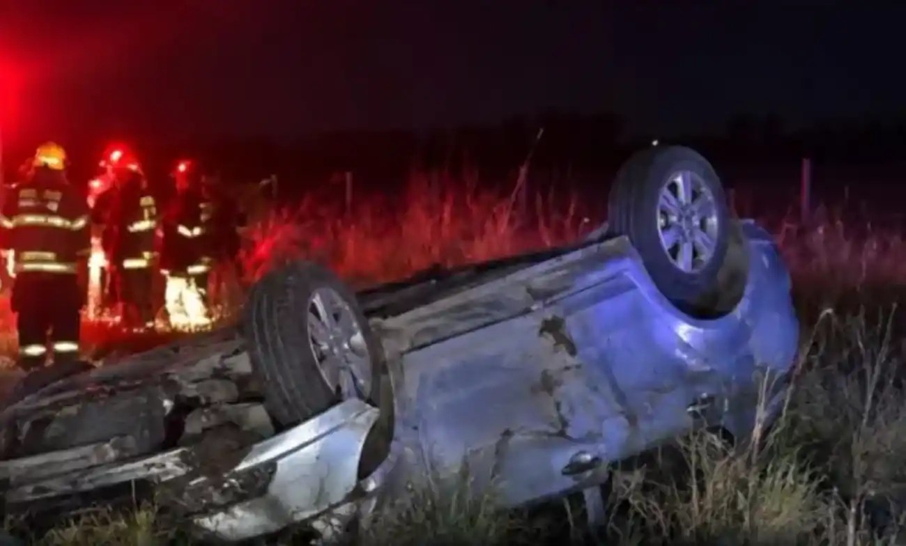 Tapalqué: un joven de 24 años murió tras volcar con su auto en una zona rural