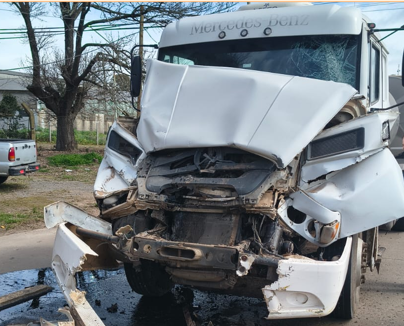 Distracción de un conductor provocó un choque por alcance y también se registró un despiste