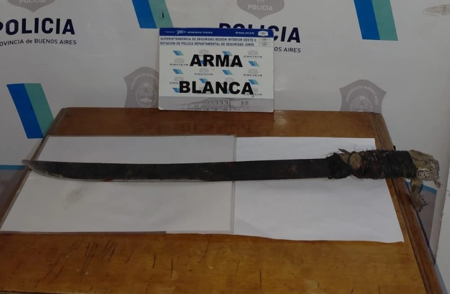 Chacabuco: arrestaron a un hombre de 70 años por atacar con un machete a su nuera y a dos policías