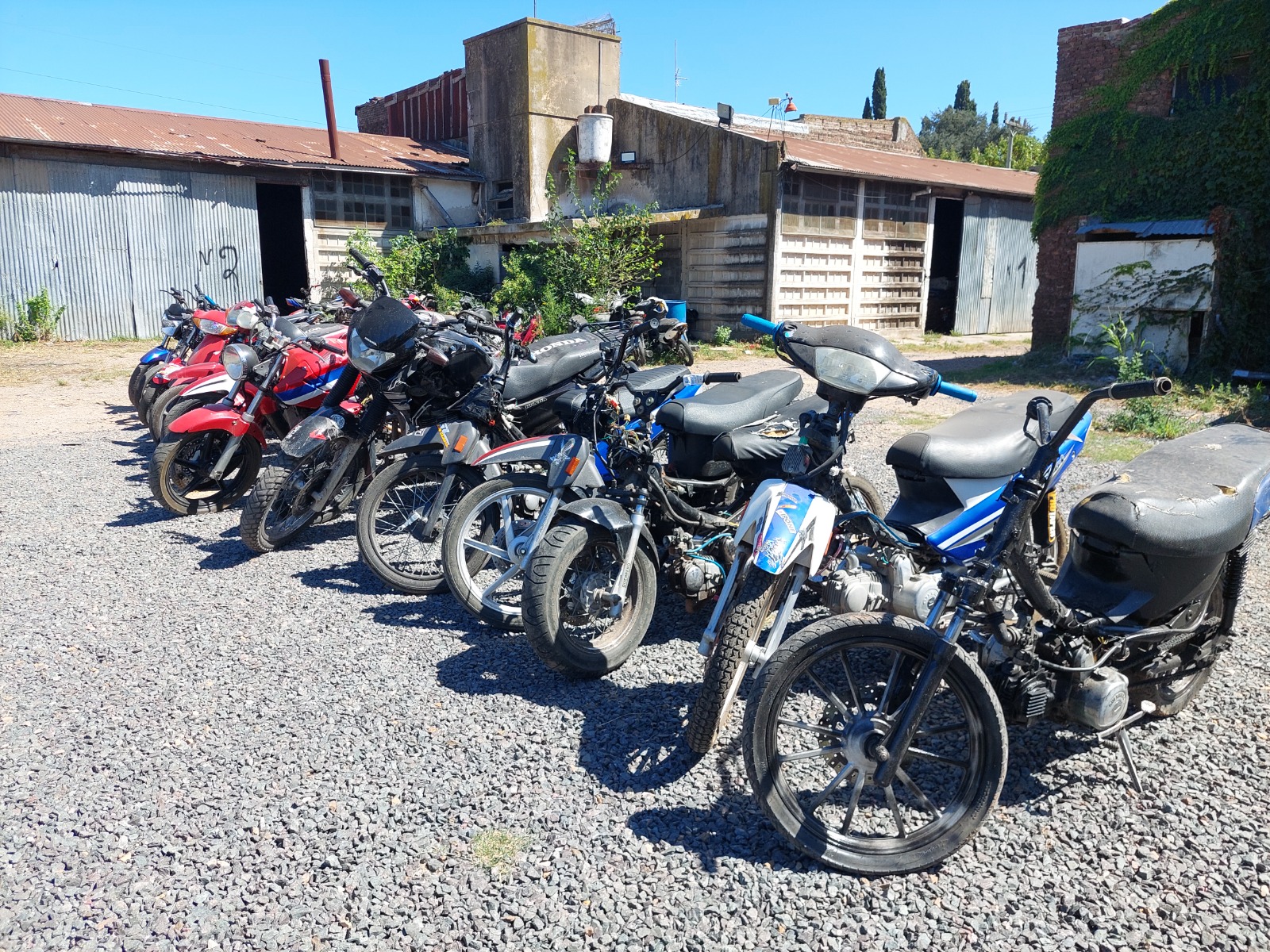 Secuestraron más de 15 motos son “las que realizan picadas y molestan en Ruta 30, accesos Eva Duarte de Perón y Juan Domingo Perón, y plazas Moreno y España”